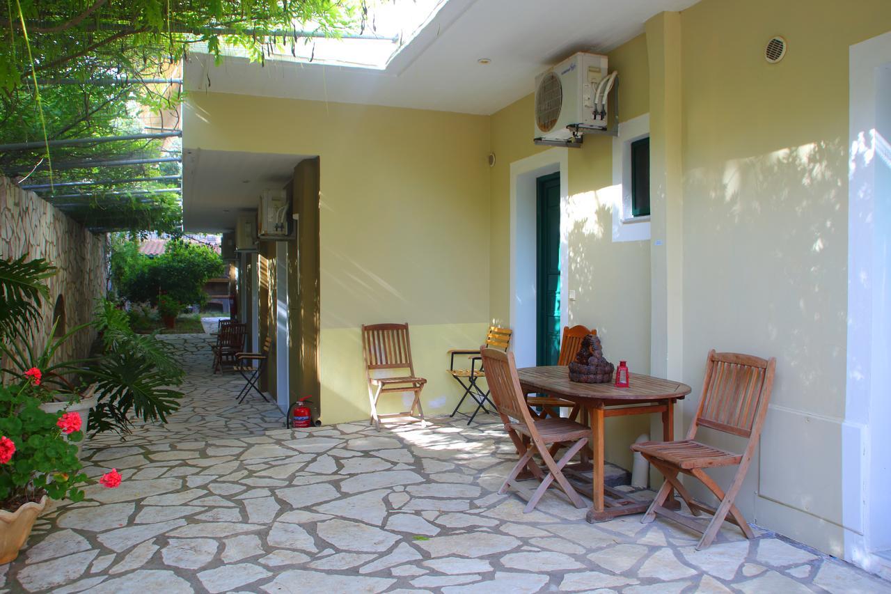 Nikolas Studios Áyios Nikítas Buitenkant foto